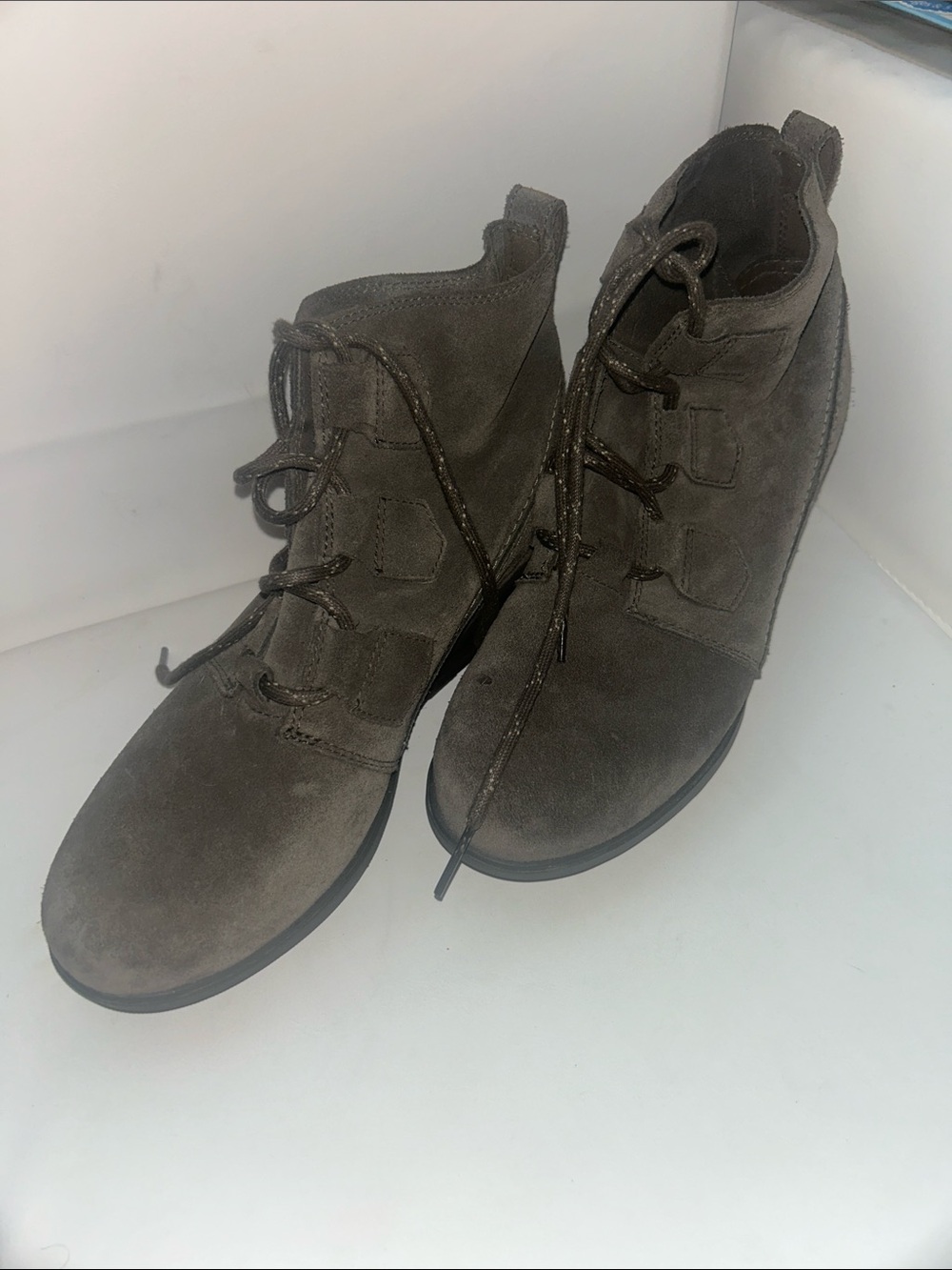Sorel Women's Lace-Up Suede Ankle Boots in Taupe